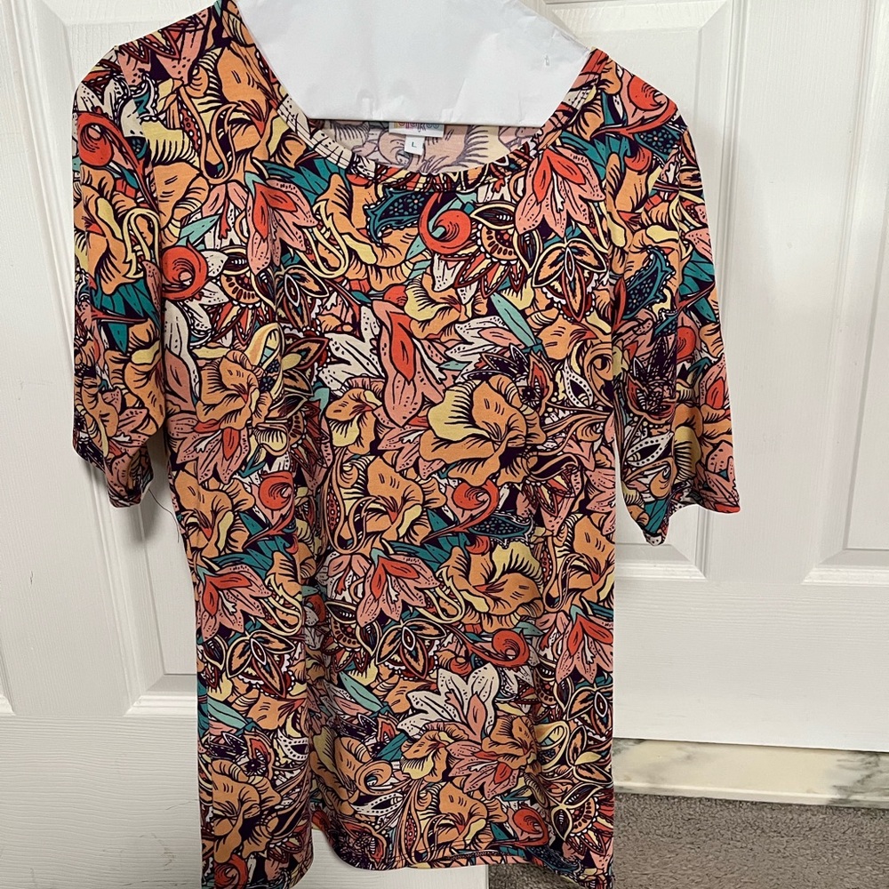 LuLaRoe GiGi shirt